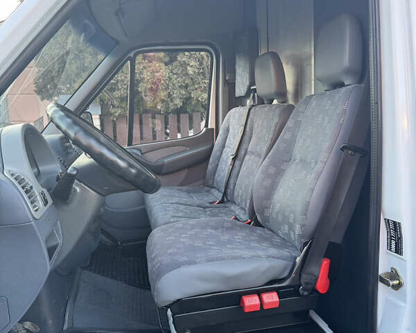 Белый Мерседес Sprinter, объемом двигателя 2.2 л и пробегом 700 тыс. км за 9800 $, фото 35 на Automoto.ua