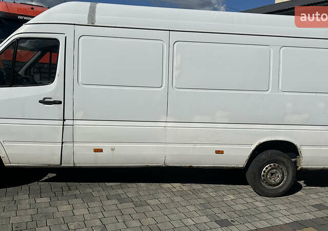 Белый Мерседес Sprinter, объемом двигателя 2.1 л и пробегом 473 тыс. км за 7500 $, фото 3 на Automoto.ua