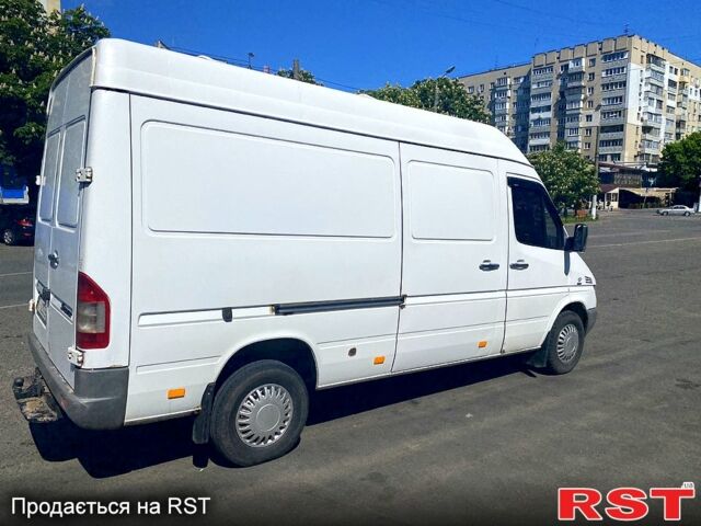 Белый Мерседес Sprinter, объемом двигателя 2.2 л и пробегом 400 тыс. км за 10200 $, фото 3 на Automoto.ua