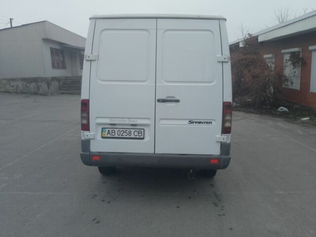 Белый Мерседес Sprinter, объемом двигателя 2.1 л и пробегом 250 тыс. км за 9000 $, фото 4 на Automoto.ua