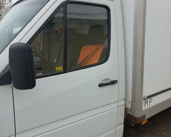 Белый Мерседес Sprinter, объемом двигателя 2.1 л и пробегом 500 тыс. км за 15000 $, фото 1 на Automoto.ua