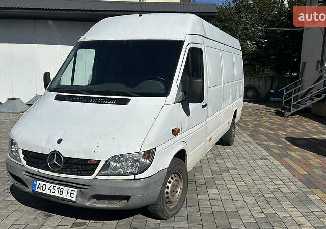 Белый Мерседес Sprinter, объемом двигателя 2.1 л и пробегом 473 тыс. км за 7500 $, фото 2 на Automoto.ua