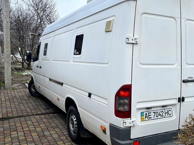 Белый Мерседес Sprinter, объемом двигателя 2.1 л и пробегом 211 тыс. км за 9500 $, фото 4 на Automoto.ua