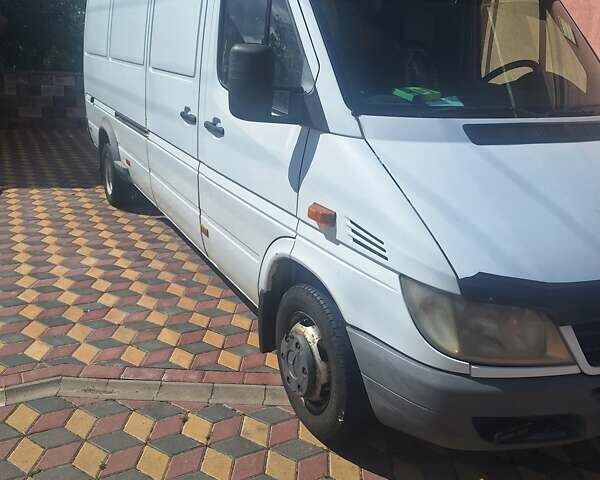 Белый Мерседес Sprinter, объемом двигателя 2.15 л и пробегом 600 тыс. км за 10500 $, фото 3 на Automoto.ua