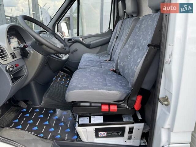 Белый Мерседес Sprinter, объемом двигателя 2.7 л и пробегом 162 тыс. км за 15300 $, фото 3 на Automoto.ua