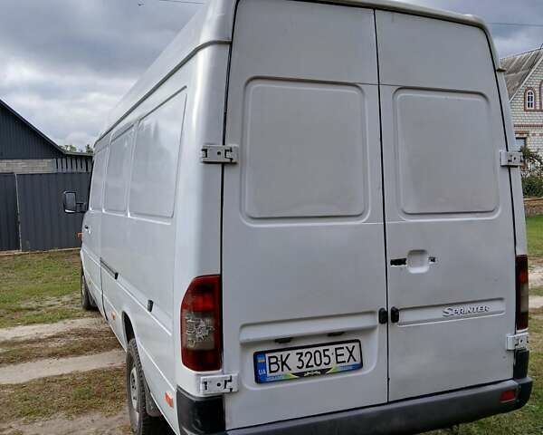 Белый Мерседес Sprinter, объемом двигателя 2.2 л и пробегом 308 тыс. км за 8300 $, фото 2 на Automoto.ua