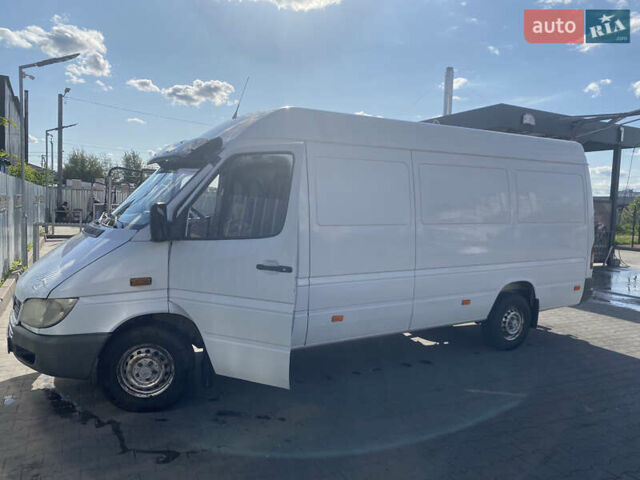 Белый Мерседес Sprinter, объемом двигателя 2.2 л и пробегом 335 тыс. км за 11000 $, фото 2 на Automoto.ua