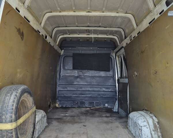 Мерседес Sprinter 2006 в Николаеве на Automoto.ua Белый Мерседес Sprinter, объемом двигателя 2.7 л и пробегом 435 тыс. км за 7100 $, фото 13 на Automoto.ua