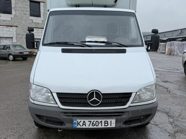 Белый Мерседес Sprinter, объемом двигателя 2.1 л и пробегом 327 тыс. км за 10500 $, фото 1 на Automoto.ua