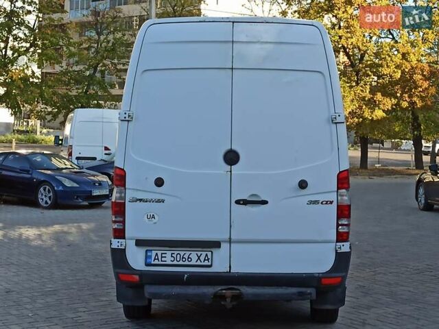 Белый Мерседес Sprinter, объемом двигателя 2.1 л и пробегом 470 тыс. км за 9900 $, фото 5 на Automoto.ua