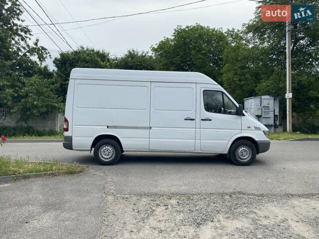 Белый Мерседес Sprinter, объемом двигателя 2.2 л и пробегом 450 тыс. км за 9800 $, фото 7 на Automoto.ua