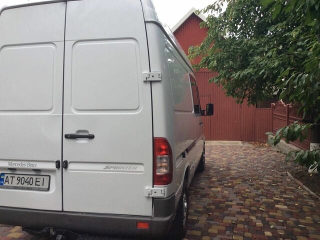 Белый Мерседес Sprinter, объемом двигателя 2.1 л и пробегом 334 тыс. км за 10800 $, фото 4 на Automoto.ua