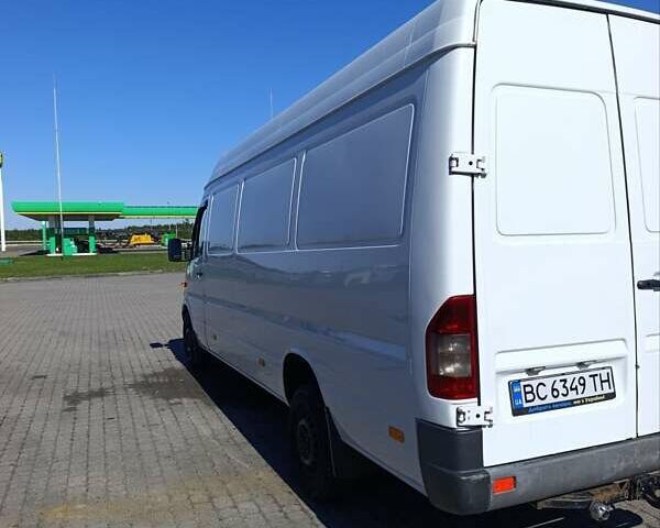 Белый Мерседес Sprinter, объемом двигателя 2.2 л и пробегом 450 тыс. км за 9500 $, фото 4 на Automoto.ua