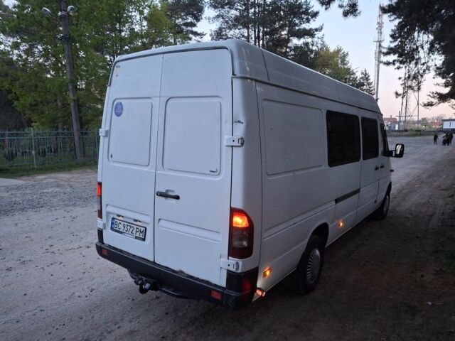 Белый Мерседес Sprinter, объемом двигателя 2.1 л и пробегом 400 тыс. км за 8100 $, фото 7 на Automoto.ua