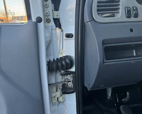 Белый Мерседес Sprinter, объемом двигателя 2.2 л и пробегом 700 тыс. км за 9800 $, фото 33 на Automoto.ua