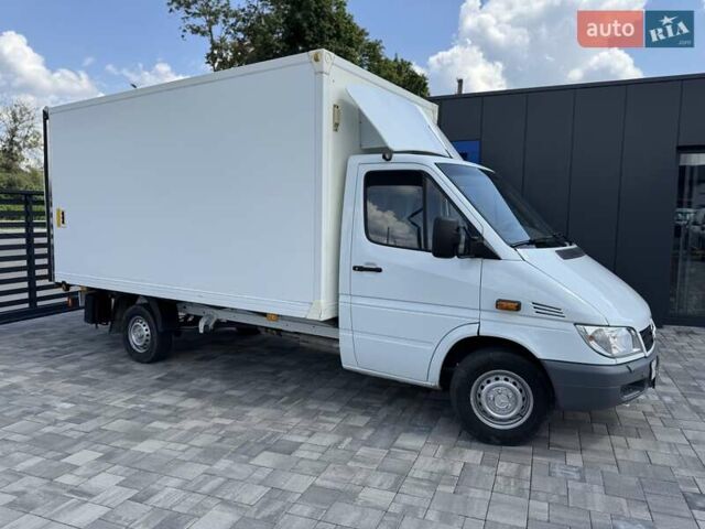 Белый Мерседес Sprinter, объемом двигателя 2.7 л и пробегом 162 тыс. км за 15300 $, фото 6 на Automoto.ua