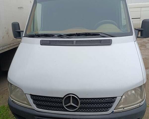 Белый Мерседес Sprinter, объемом двигателя 2.1 л и пробегом 200 тыс. км за 7600 $, фото 1 на Automoto.ua