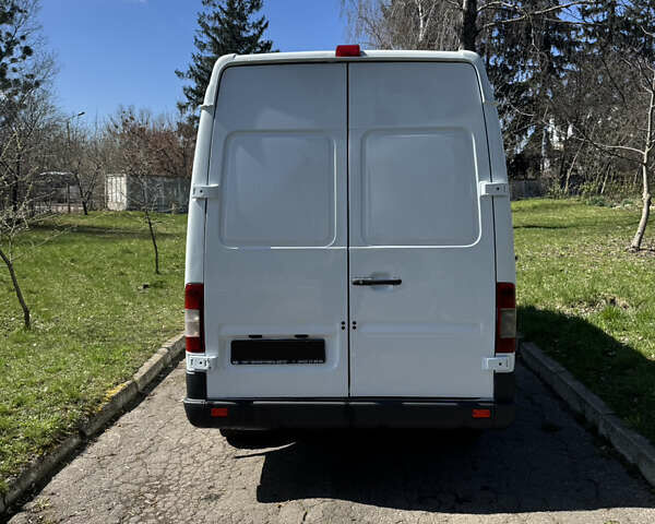 Белый Мерседес Sprinter, объемом двигателя 2.2 л и пробегом 700 тыс. км за 9800 $, фото 7 на Automoto.ua