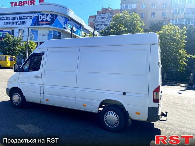Белый Мерседес Sprinter, объемом двигателя 2.2 л и пробегом 400 тыс. км за 10200 $, фото 1 на Automoto.ua