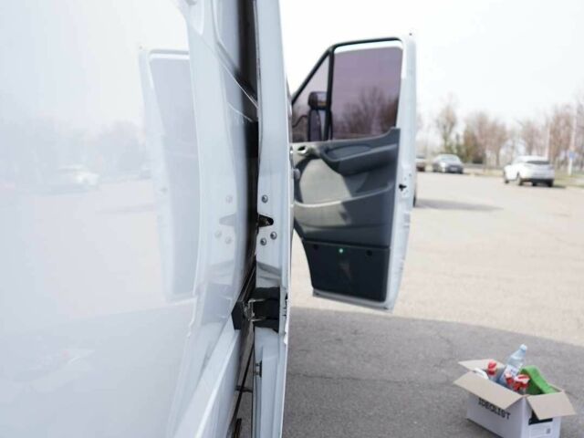 Белый Мерседес Sprinter, объемом двигателя 2.1 л и пробегом 480 тыс. км за 13500 $, фото 11 на Automoto.ua