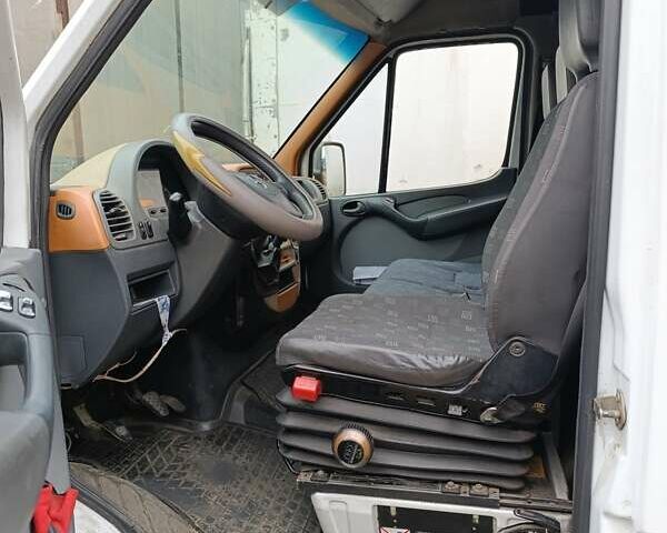 Белый Мерседес Sprinter, объемом двигателя 2.1 л и пробегом 200 тыс. км за 7600 $, фото 5 на Automoto.ua