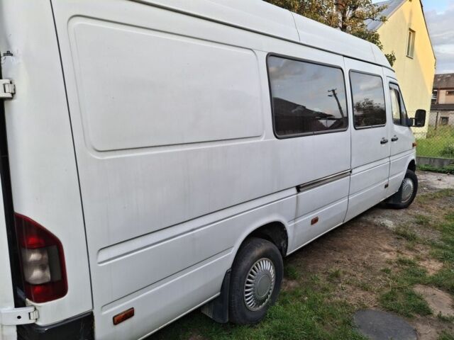 Белый Мерседес Sprinter, объемом двигателя 2.1 л и пробегом 400 тыс. км за 7300 $, фото 9 на Automoto.ua