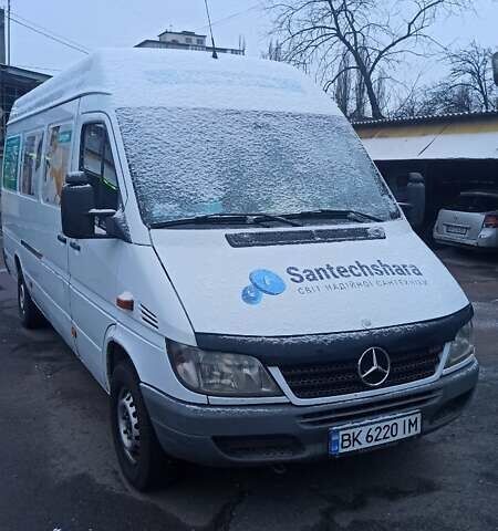 Белый Мерседес Sprinter, объемом двигателя 2.2 л и пробегом 622 тыс. км за 9700 $, фото 1 на Automoto.ua