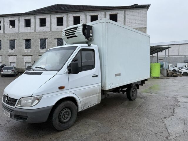 Белый Мерседес Sprinter, объемом двигателя 2.1 л и пробегом 327 тыс. км за 10500 $, фото 3 на Automoto.ua