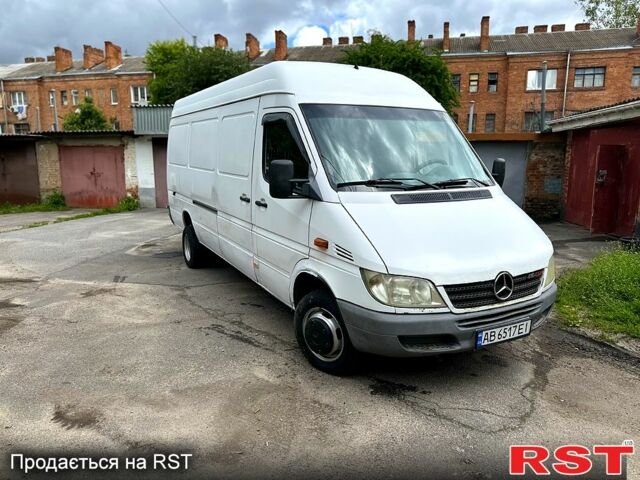 Белый Мерседес Sprinter, объемом двигателя 2.7 л и пробегом 412 тыс. км за 13750 $, фото 1 на Automoto.ua