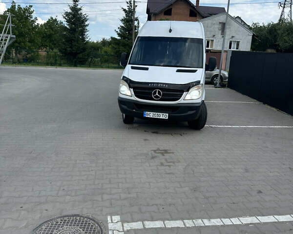 Белый Мерседес Sprinter, объемом двигателя 2.1 л и пробегом 502 тыс. км за 13800 $, фото 3 на Automoto.ua