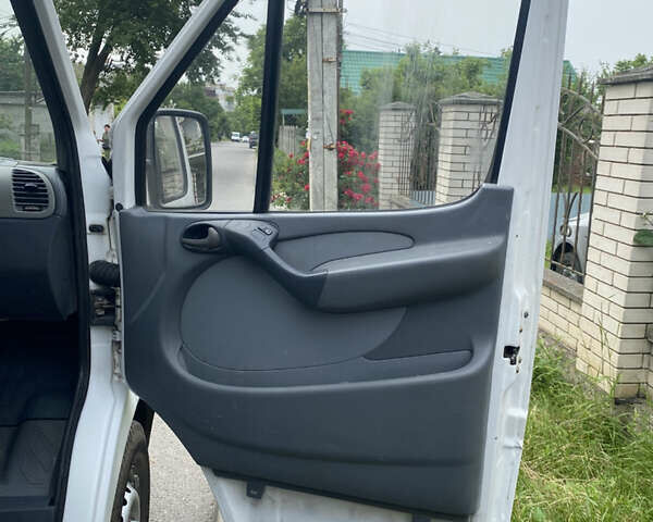 Белый Мерседес Sprinter, объемом двигателя 2.2 л и пробегом 450 тыс. км за 9800 $, фото 21 на Automoto.ua