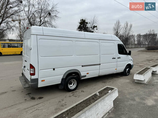 Белый Мерседес Sprinter, объемом двигателя 2.69 л и пробегом 500 тыс. км за 15000 $, фото 1 на Automoto.ua