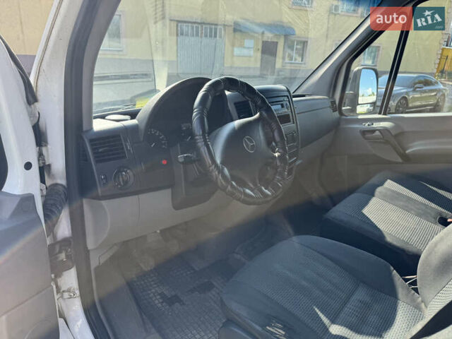 Белый Мерседес Sprinter, объемом двигателя 2.15 л и пробегом 415 тыс. км за 11500 $, фото 8 на Automoto.ua