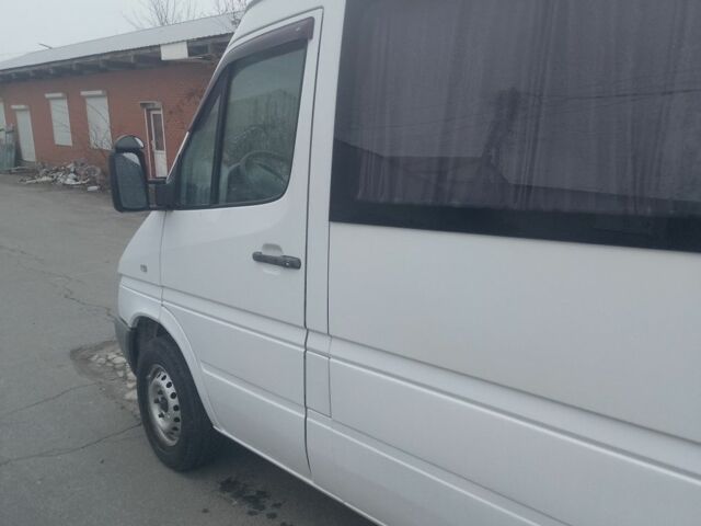 Белый Мерседес Sprinter, объемом двигателя 2.1 л и пробегом 250 тыс. км за 9000 $, фото 2 на Automoto.ua