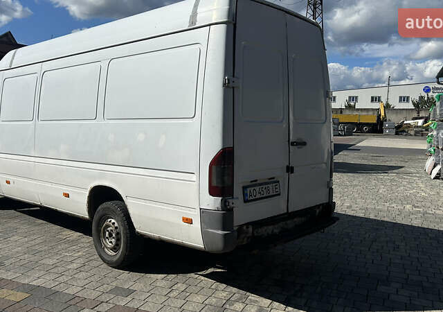 Белый Мерседес Sprinter, объемом двигателя 2.1 л и пробегом 473 тыс. км за 7500 $, фото 4 на Automoto.ua