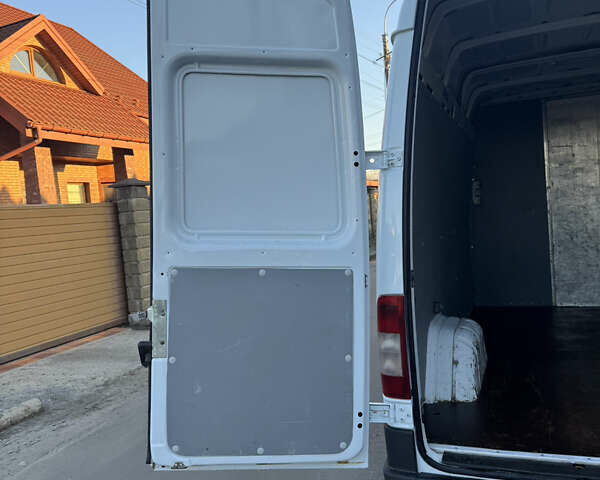 Белый Мерседес Sprinter, объемом двигателя 2.2 л и пробегом 700 тыс. км за 9800 $, фото 21 на Automoto.ua