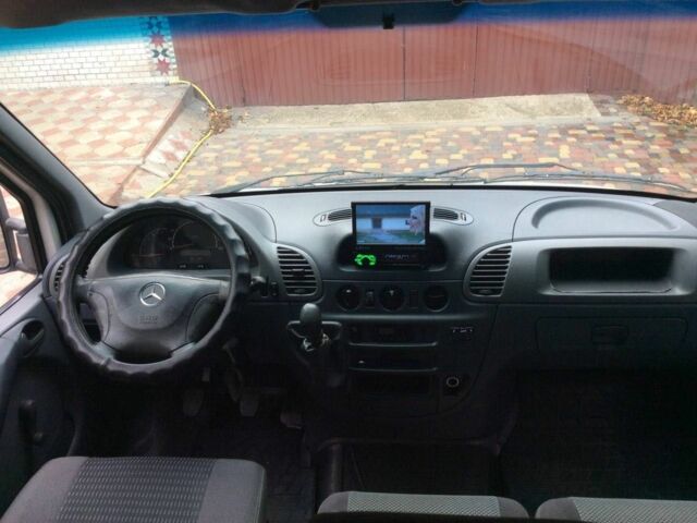 Белый Мерседес Sprinter, объемом двигателя 2.1 л и пробегом 334 тыс. км за 10800 $, фото 6 на Automoto.ua