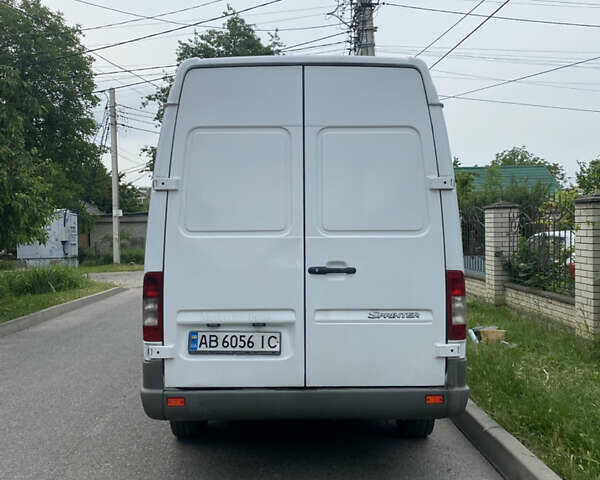 Белый Мерседес Sprinter, объемом двигателя 2.2 л и пробегом 450 тыс. км за 9800 $, фото 12 на Automoto.ua