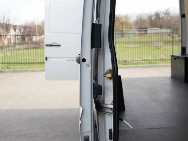 Белый Мерседес Sprinter, объемом двигателя 2.1 л и пробегом 480 тыс. км за 13500 $, фото 10 на Automoto.ua