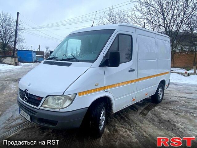 Белый Мерседес Sprinter, объемом двигателя 2.1 л и пробегом 400 тыс. км за 5300 $, фото 2 на Automoto.ua