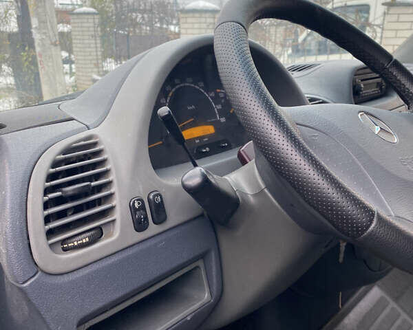 Белый Мерседес Sprinter, объемом двигателя 2.7 л и пробегом 422 тыс. км за 10000 $, фото 4 на Automoto.ua