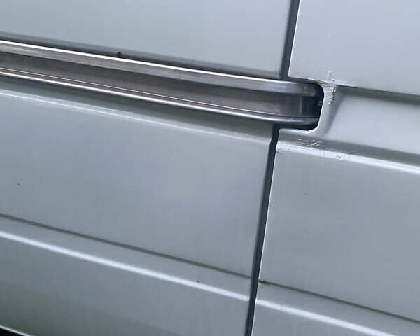 Белый Мерседес Sprinter, объемом двигателя 2.2 л и пробегом 335 тыс. км за 11000 $, фото 14 на Automoto.ua