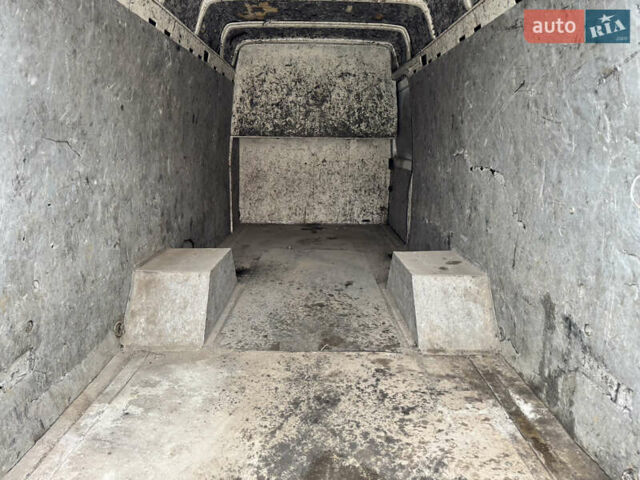 Белый Мерседес Sprinter, объемом двигателя 2.69 л и пробегом 500 тыс. км за 15000 $, фото 6 на Automoto.ua