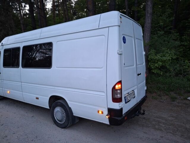 Белый Мерседес Sprinter, объемом двигателя 2.1 л и пробегом 400 тыс. км за 8100 $, фото 3 на Automoto.ua