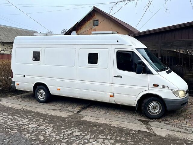 Белый Мерседес Sprinter, объемом двигателя 2.1 л и пробегом 211 тыс. км за 9500 $, фото 2 на Automoto.ua