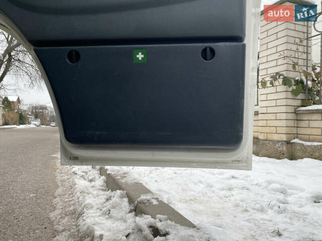 Белый Мерседес Sprinter, объемом двигателя 2.7 л и пробегом 422 тыс. км за 10000 $, фото 14 на Automoto.ua