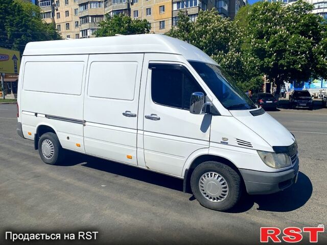 Белый Мерседес Sprinter, объемом двигателя 2.2 л и пробегом 400 тыс. км за 10200 $, фото 4 на Automoto.ua