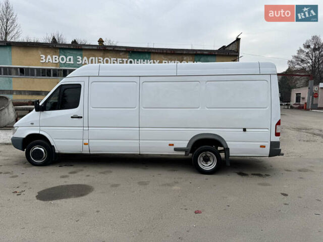 Белый Мерседес Sprinter, объемом двигателя 2.69 л и пробегом 500 тыс. км за 15000 $, фото 3 на Automoto.ua