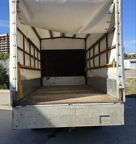 Белый Мерседес Sprinter, объемом двигателя 2.15 л и пробегом 442 тыс. км за 12000 $, фото 2 на Automoto.ua