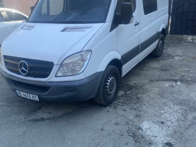 Белый Мерседес Sprinter, объемом двигателя 2.1 л и пробегом 584 тыс. км за 10000 $, фото 2 на Automoto.ua